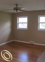 4th image of 33620 Hillcrest Dr
