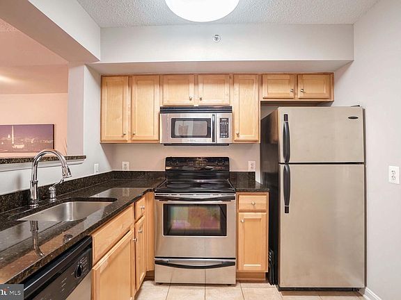 4th image of 1001 N Vermont St APT 312