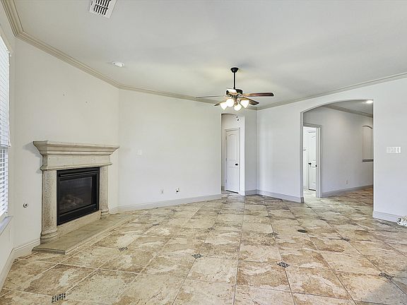 4th image of 909 Lake Meadow Ln