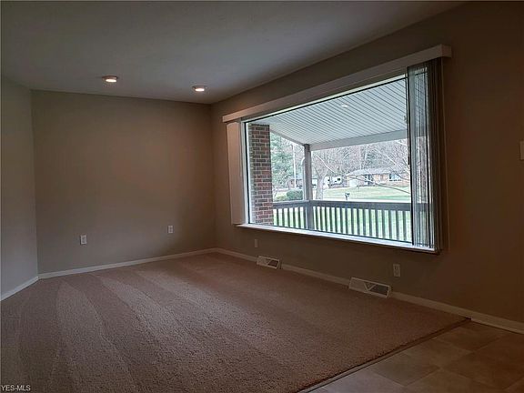 4th image of 672 Elm Ave