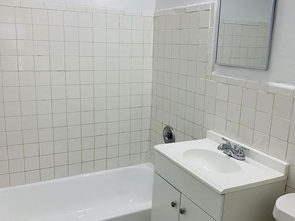 4th image of 2030 NE 162nd St APT 2