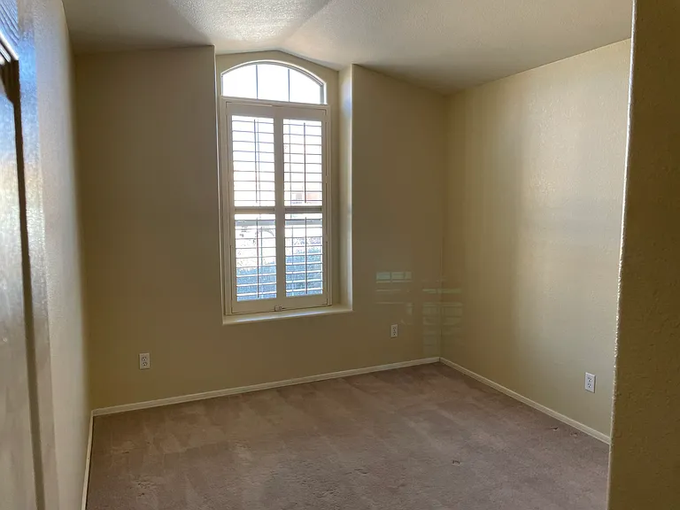 8949 W Kathleen Rd — Photo 22