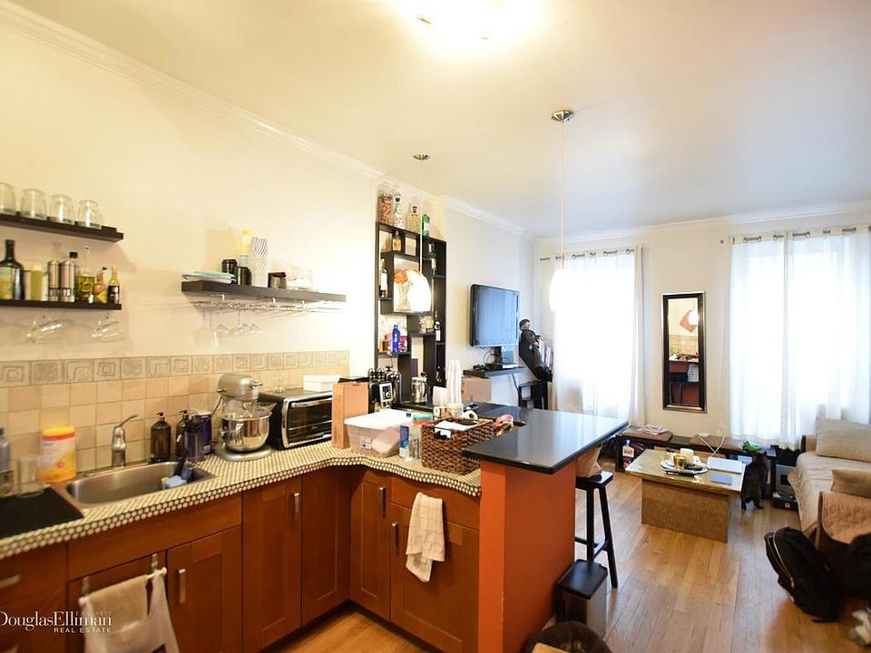1st image of 347 W 44th St APT 3FE