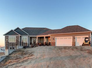 13407 Kings View Ln, Williston, ND 58801