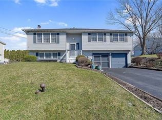 101 Chestnut Heights Dr, Liverpool, NY 13088