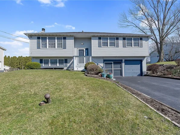101 Chestnut Heights Dr, Liverpool, NY 13088
