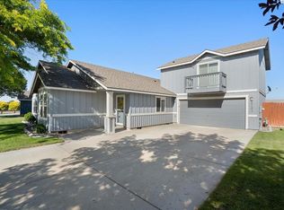 5721 Coppercap Mountain Ln, Pasco, WA 99301