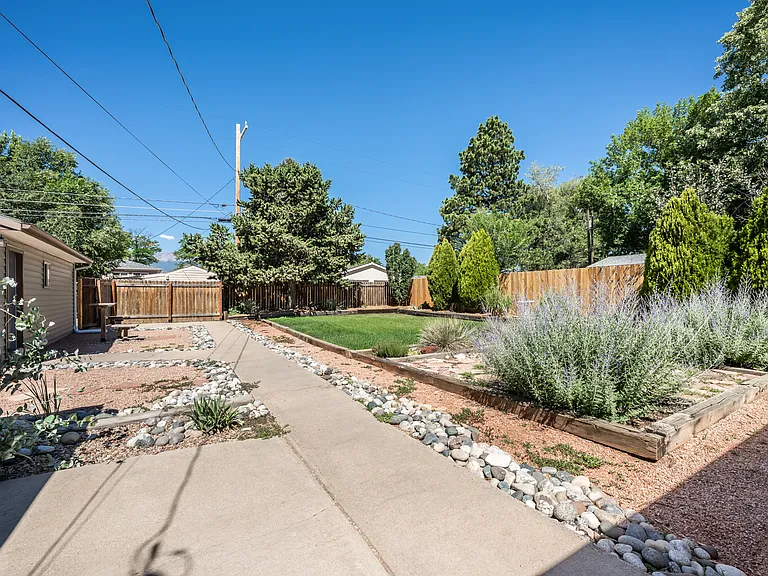 2140 Robin Dr — Photo 40