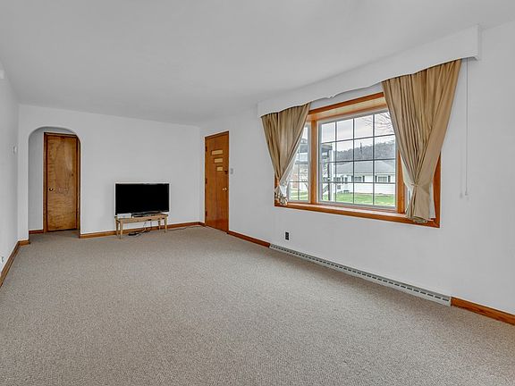 4th image of 805 James St.