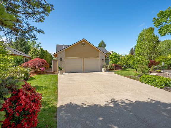 2nd image of 1904 NE Gibbs Cir