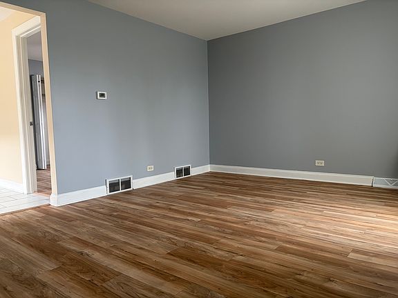 2nd image of 6437 W 63rd Pl