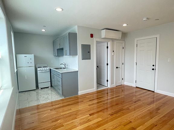 5th image of 325 Newport Ave APT 34