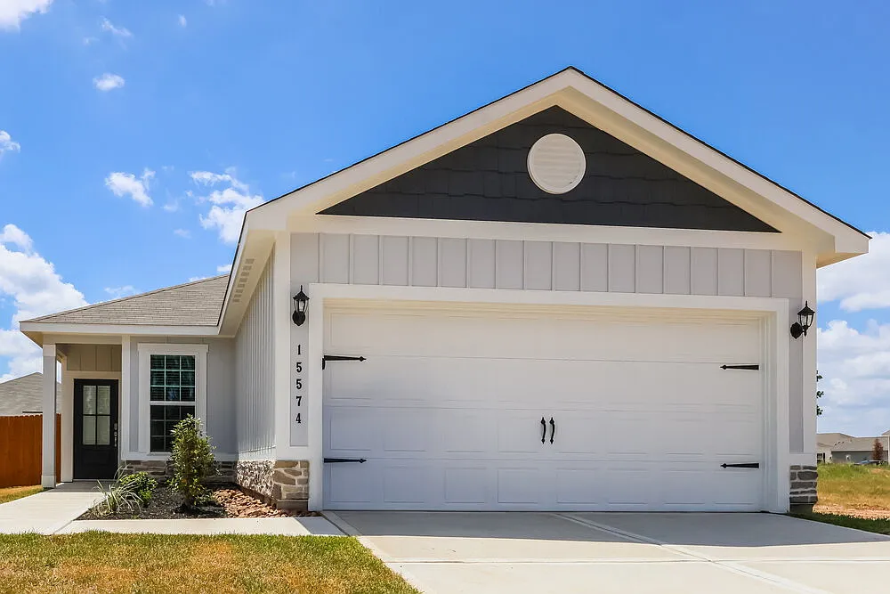 3 bed, 2.0 bath, 1306 sqft, $1,535 — Photo 1