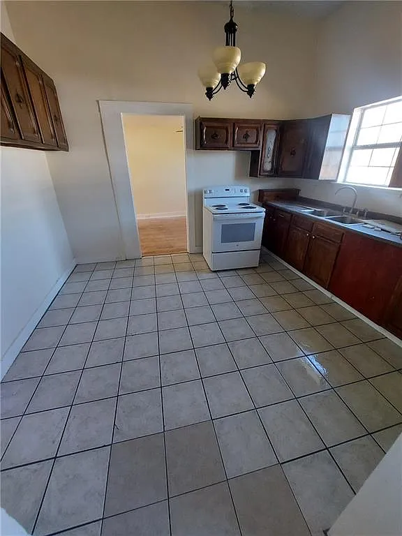 3 bed, 2.0 bath, 1550 sqft, $1,800 — Photo 3