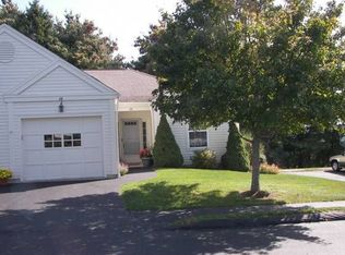 68 Elizabeth Cir, Sandy Hook, CT 06482