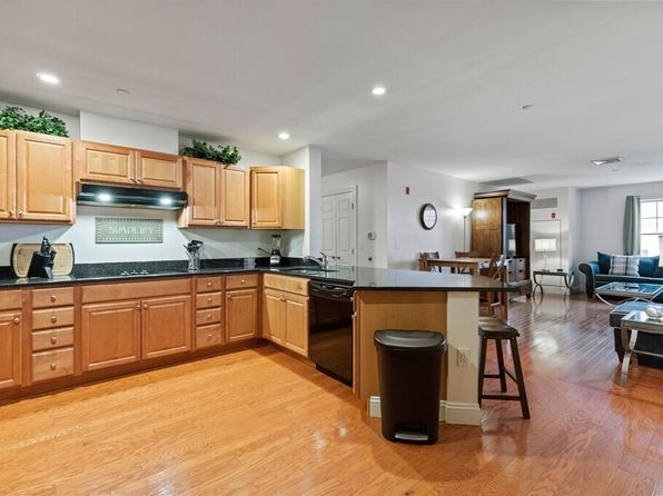 1 E Grand Ave APT 512