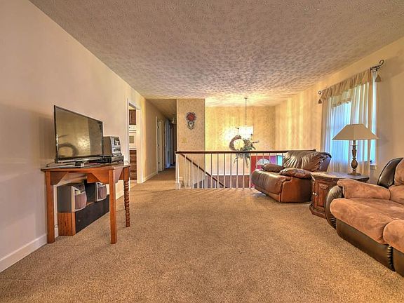 3rd image of 504 Adair Ct