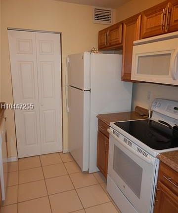 2nd image of 500 NE 2nd St APT 225