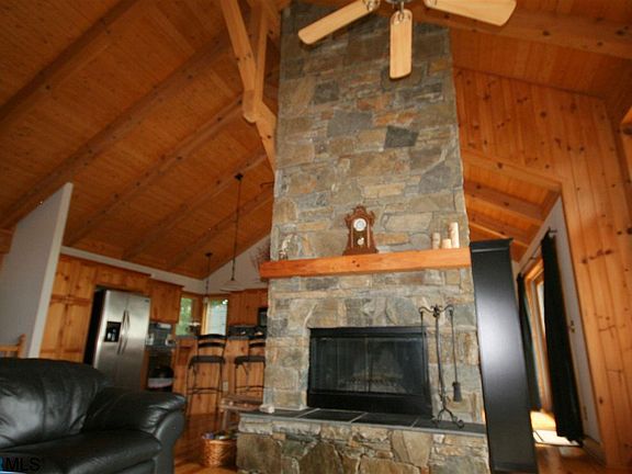 5th image of 120 Brimstone Dr