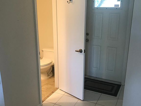 4th image of 3129 N Palm Aire Dr