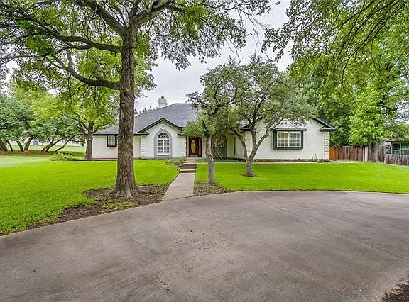 2nd image of 203 Lake Hollow Dr