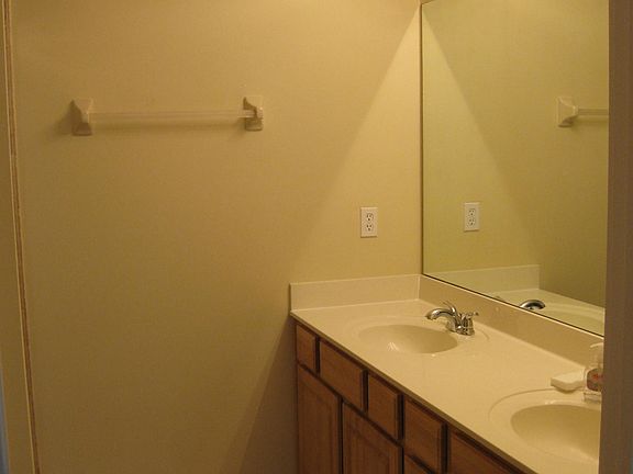 Master bath, double sink, et