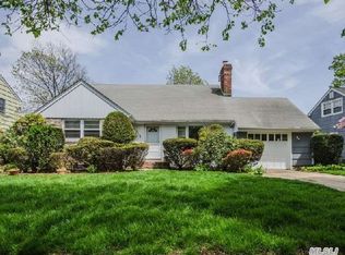 1301 Surrey Ln, Rockville Centre, NY 11570