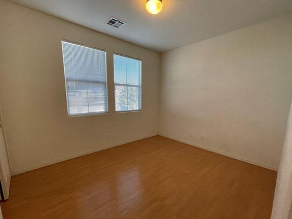 5th image of 31 Hudson Canyon St Unit 3