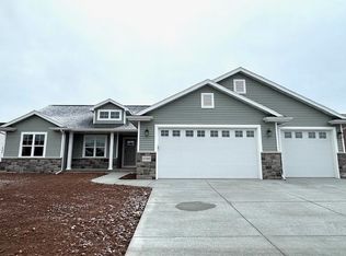N7988 Old Pond Ct, Sherwood, WI 54169