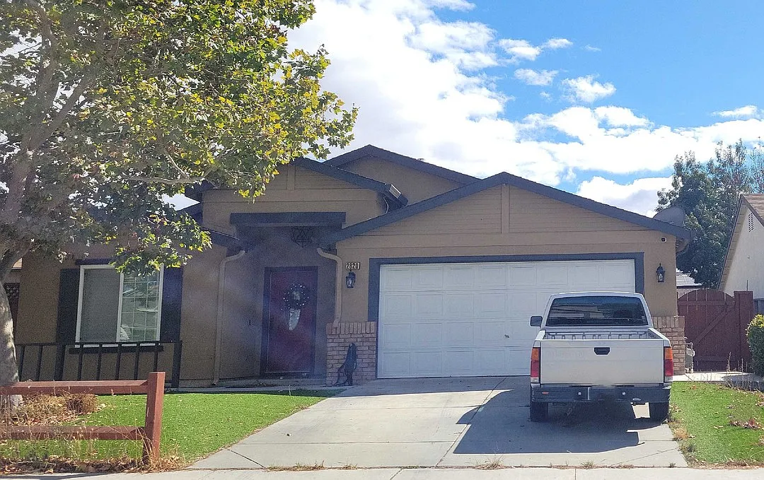 2820 Valley View Rd photo 1