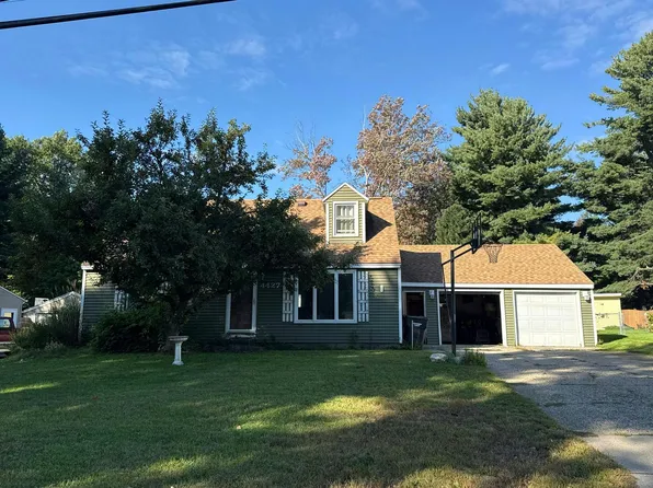 4427 Westgate Dr NW, Comstock Park, MI 49321