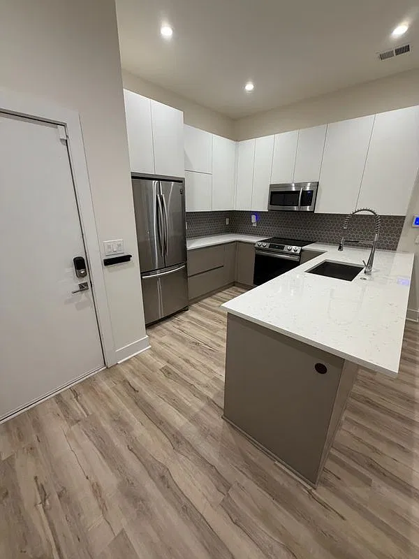 2 bed, 2.0 bath, 1150 sqft, $2,400 — Photo 2