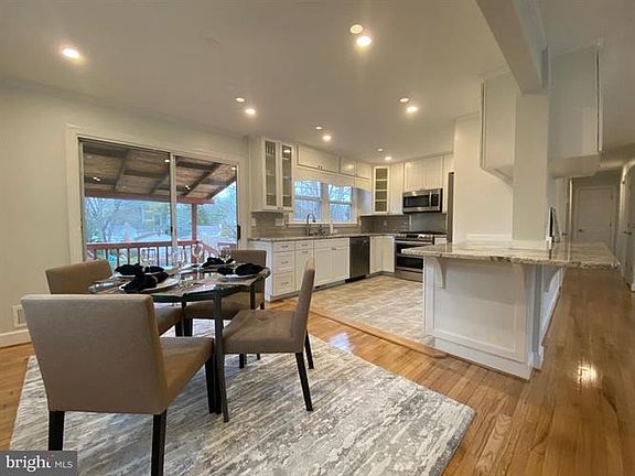 4th image of 9514 Farmview Ct