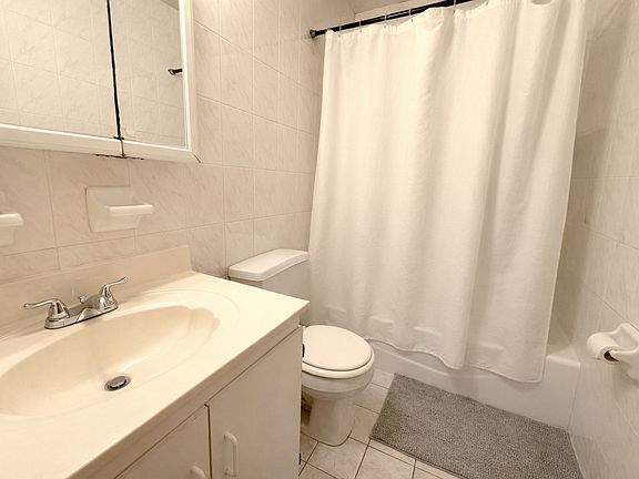 5th image of 205 S 1st St APT 3B