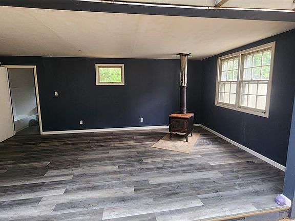 4th image of 200 Oak Avenue