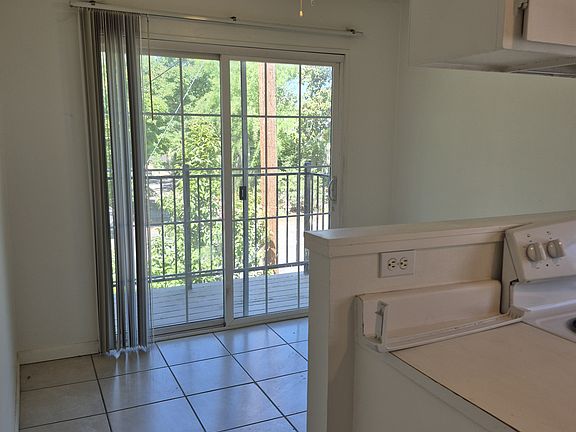 3rd image of 217 25th St APT 3