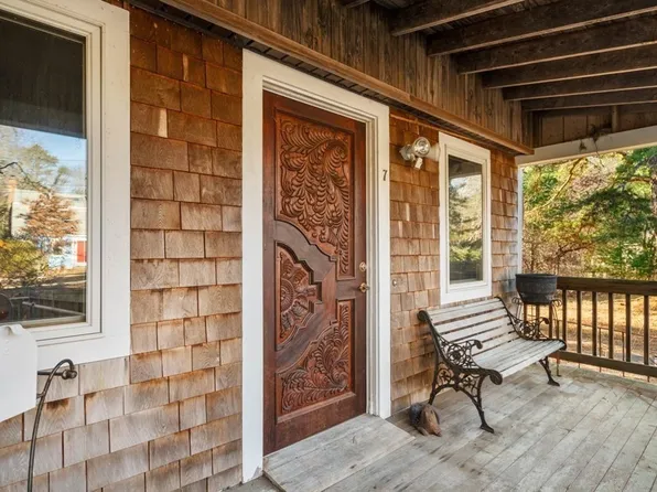 7 White Oak Dr, Plymouth, MA 02360