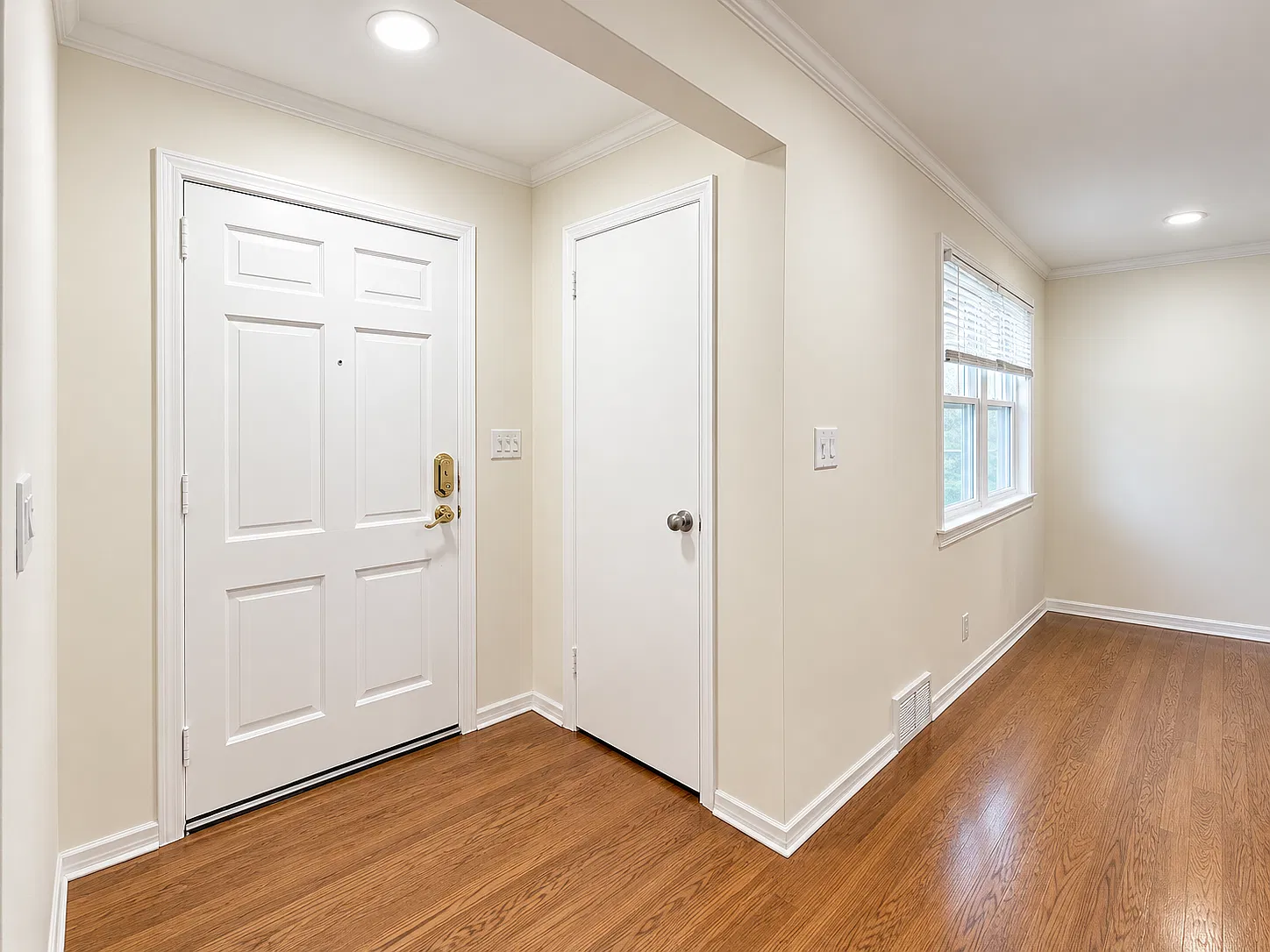 3 bed, 1667 sqft, $4,700 — Photo 2