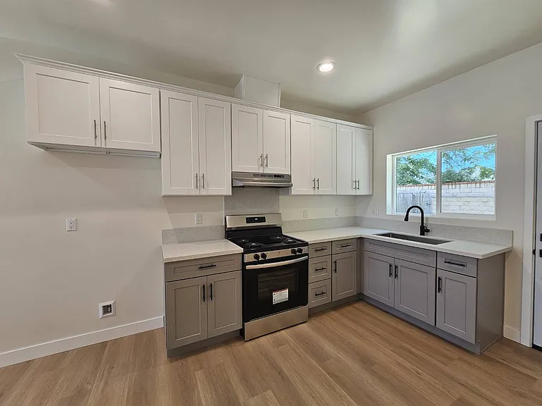 11821 Pipeline Ave #1 — Photo 9