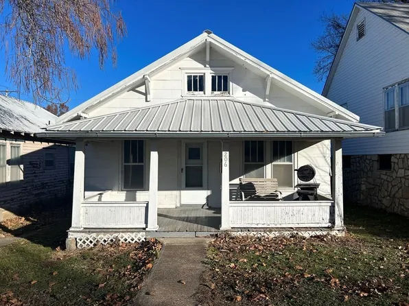 206 S Central Ave, Chanute, KS 66720