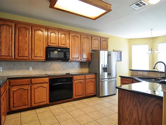 5th image of 11181 Luckenbach Dr