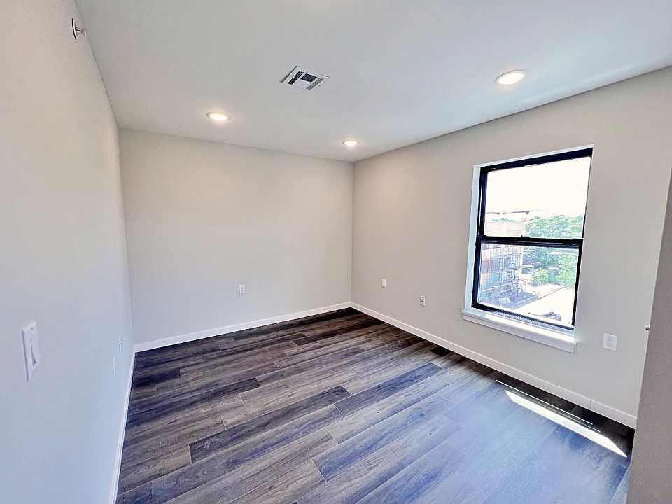 1st image of 51 Carroll St #2