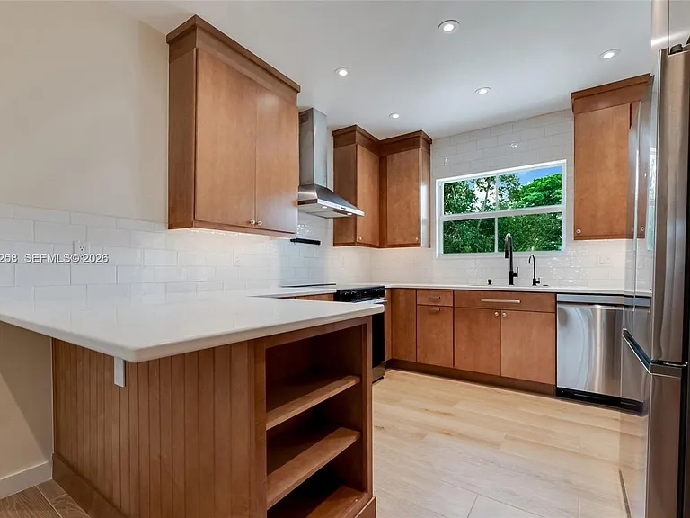 6356 SW 14th St — Photo 10