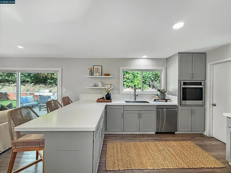 8 Cherry Hills Ct — Photo 17