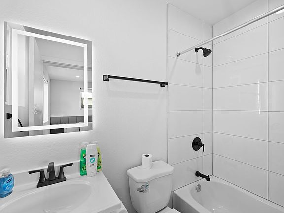 5th image of 3111 Walton Ave #23