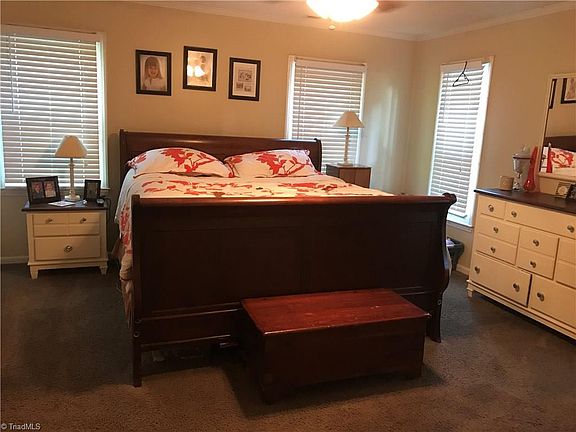 3rd image of 404 Sunset Dr