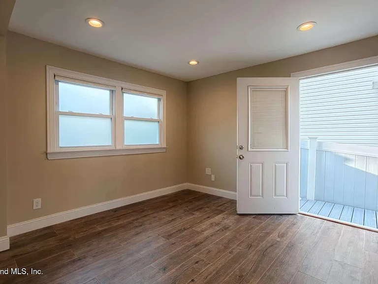 75 Ionia Ave #1 — Photo 2