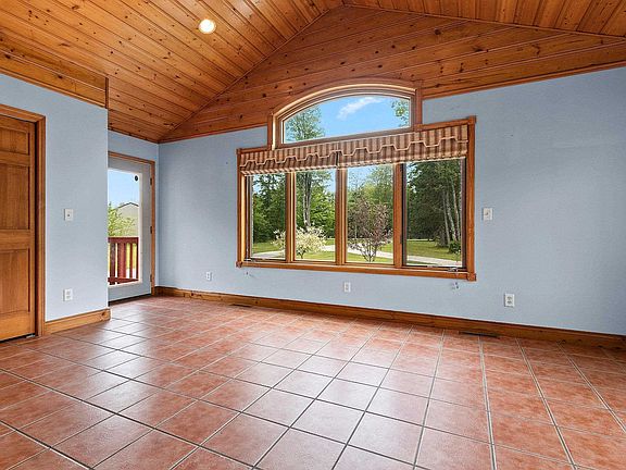 3rd image of 16960 Markusen Ln