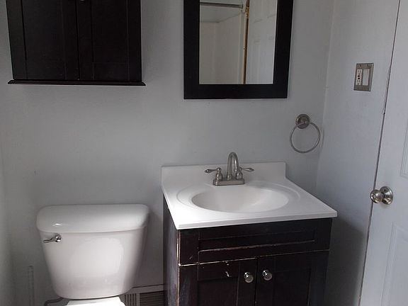 3rd image of 521 W Pitkin Ave