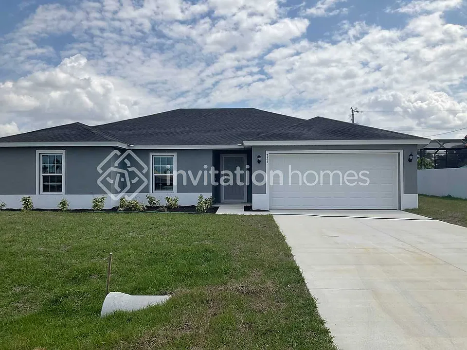 725 NW Juanita Ct
